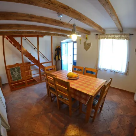 Vrsani Landhuis *